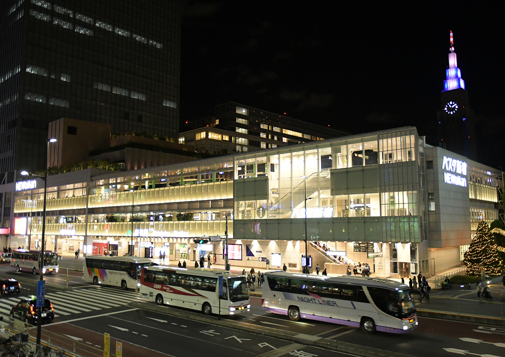 新宿南口甲州街道沿い(夜)